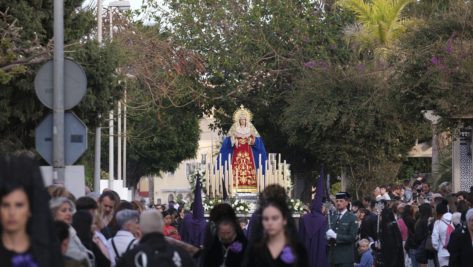 La procesión del Encuentro por las calles de Almería, en imágenes