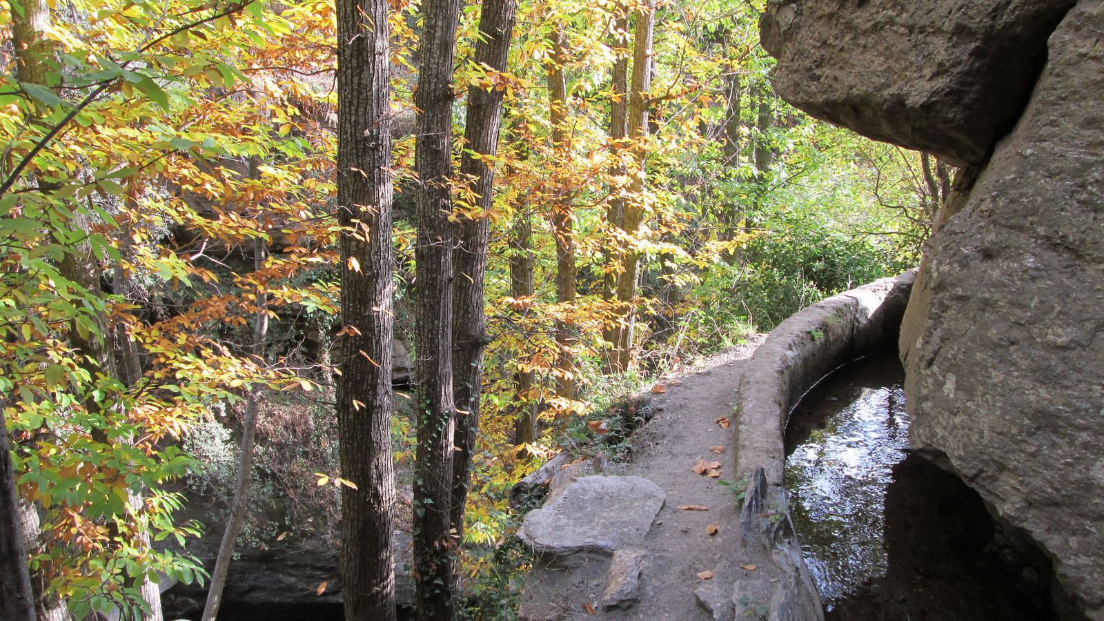 Acequia de Montalbán.