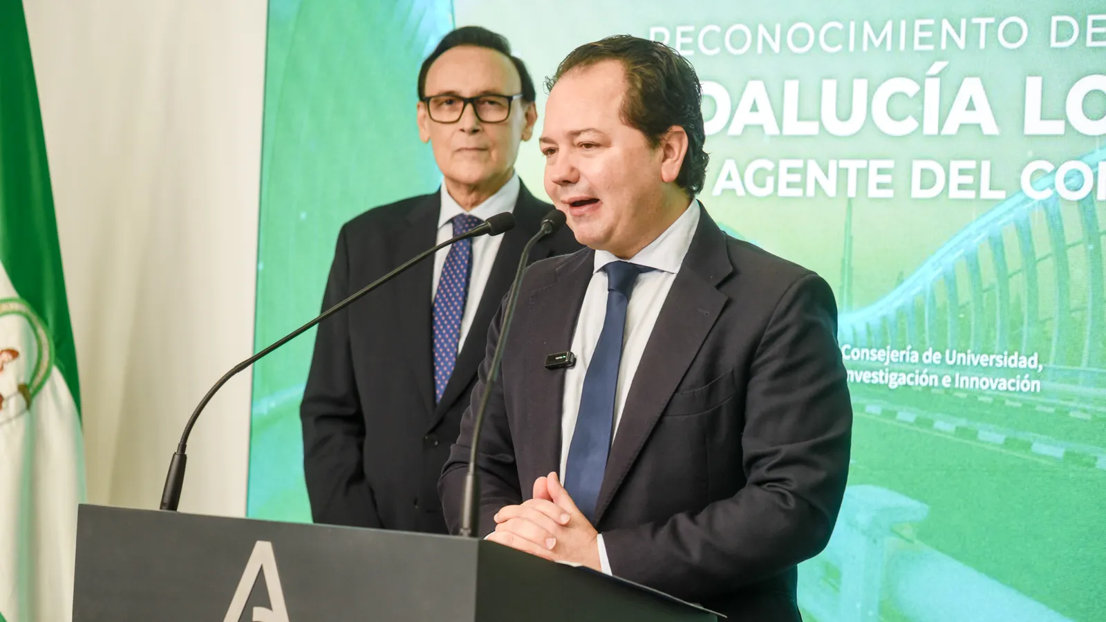 Miguel Ángel Tamarit, presidente de Andalucía Logistics, interviene bajo la atenta mirada del consejero José Luis Gómez Villamandos.