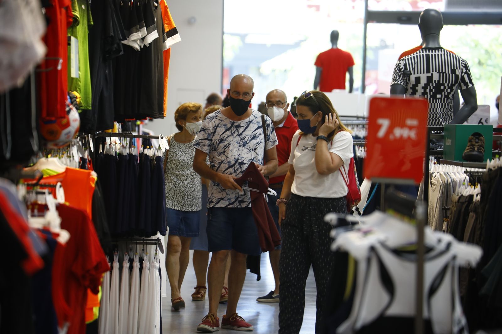 Día de apertura en el parque comercial Los Patios de Azahara de Córdoba, en imágenes