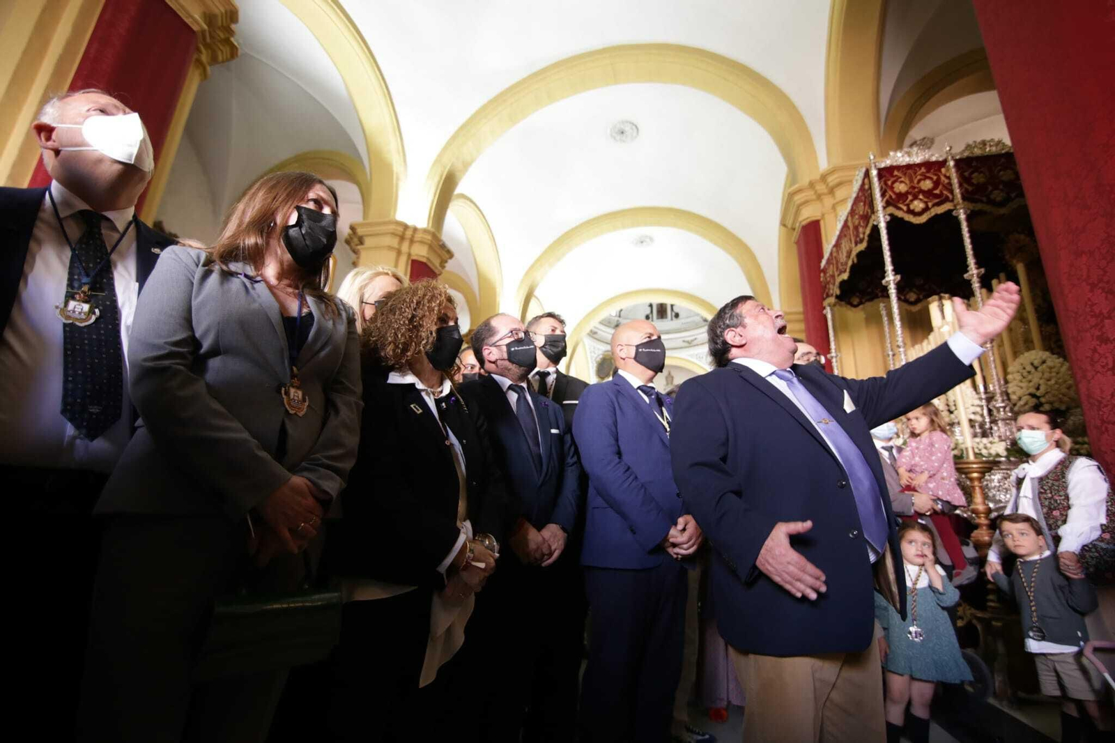 Jueve Santo en San Fernando: Así ha sido el rito de la entrega del bastón al Regidor Perpetuo