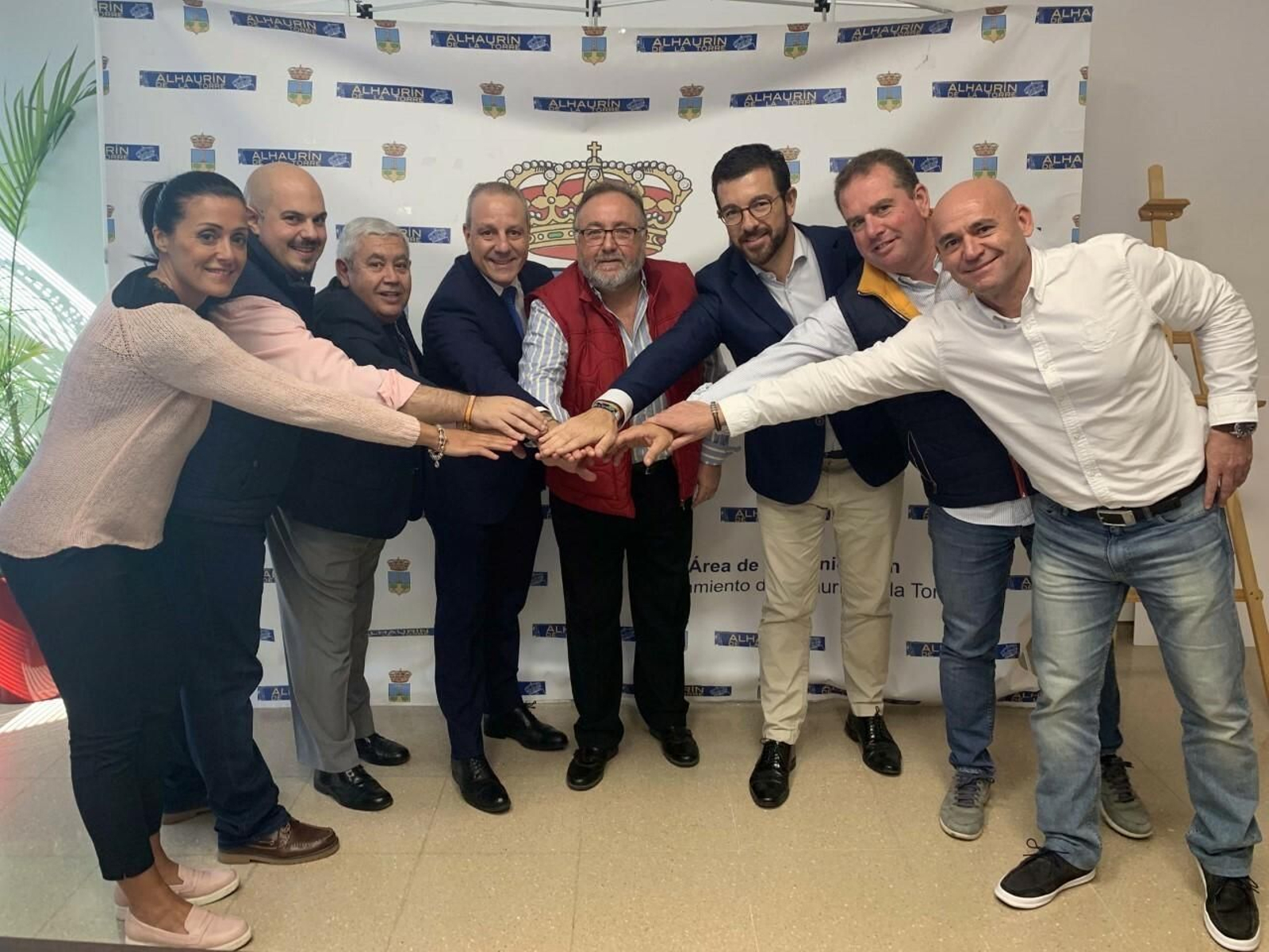 Los representantes de las instituciones, en Alhaurín.