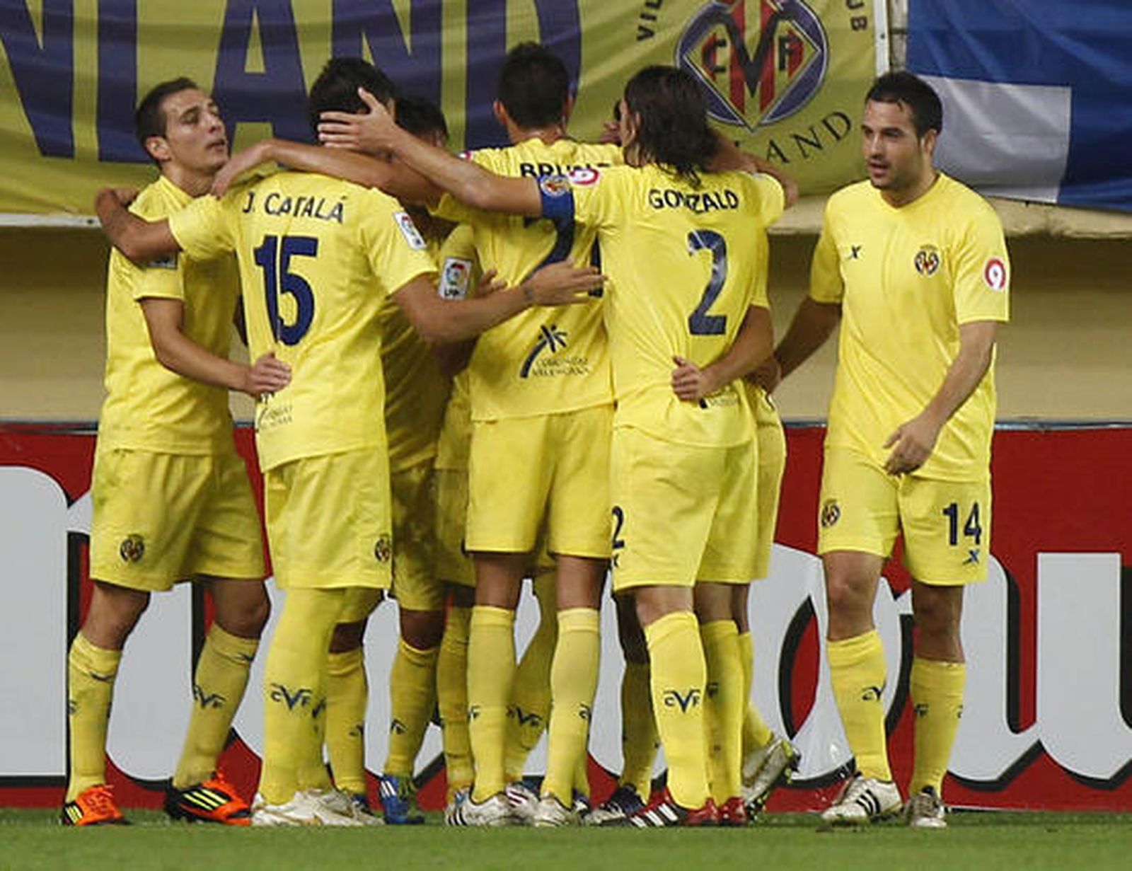Los jugadores del Villarreal CF celebran el primer gol de su equipo, materializado por el centrocampista Borja Valero.

Foto: EFE