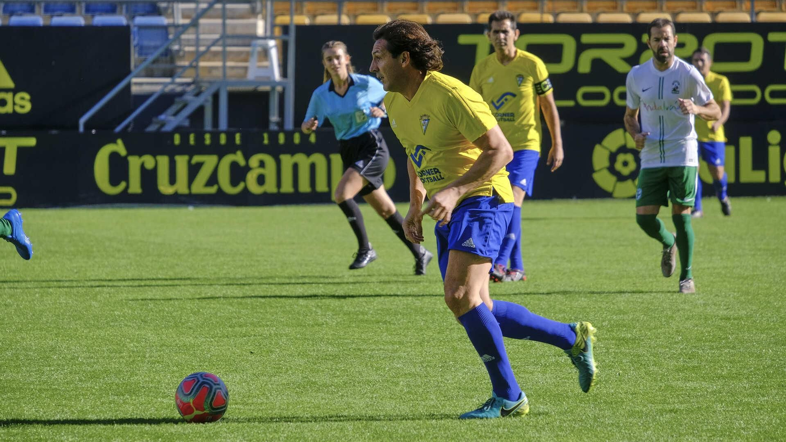 Partido de fútbol a beneficio de la Asociación de Reyes Magos en Carranza