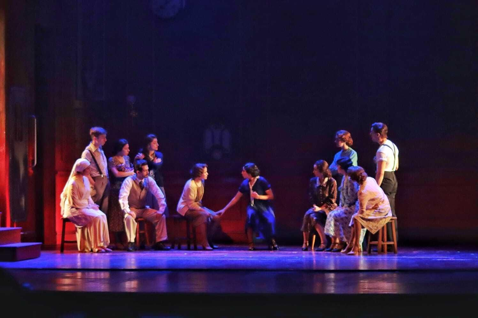 El musical 'El tiempo entre costuras', en el Teatro Cervantes hasta 10 de septiembre, en imágenes