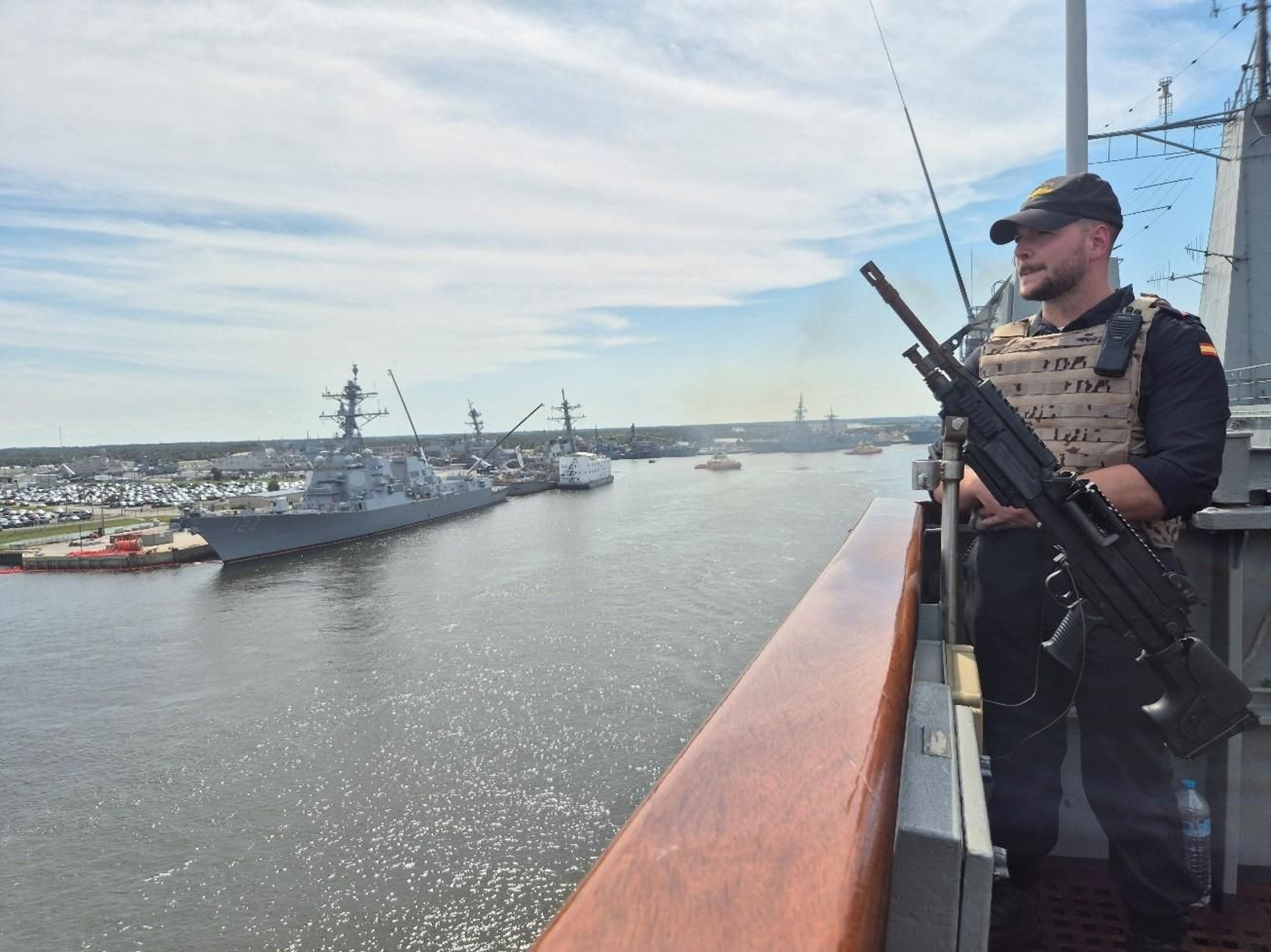 El buque 'Galicia' parte de la base naval de Mayport para participar en el ejercicio de la Us NAvy en EEUU.