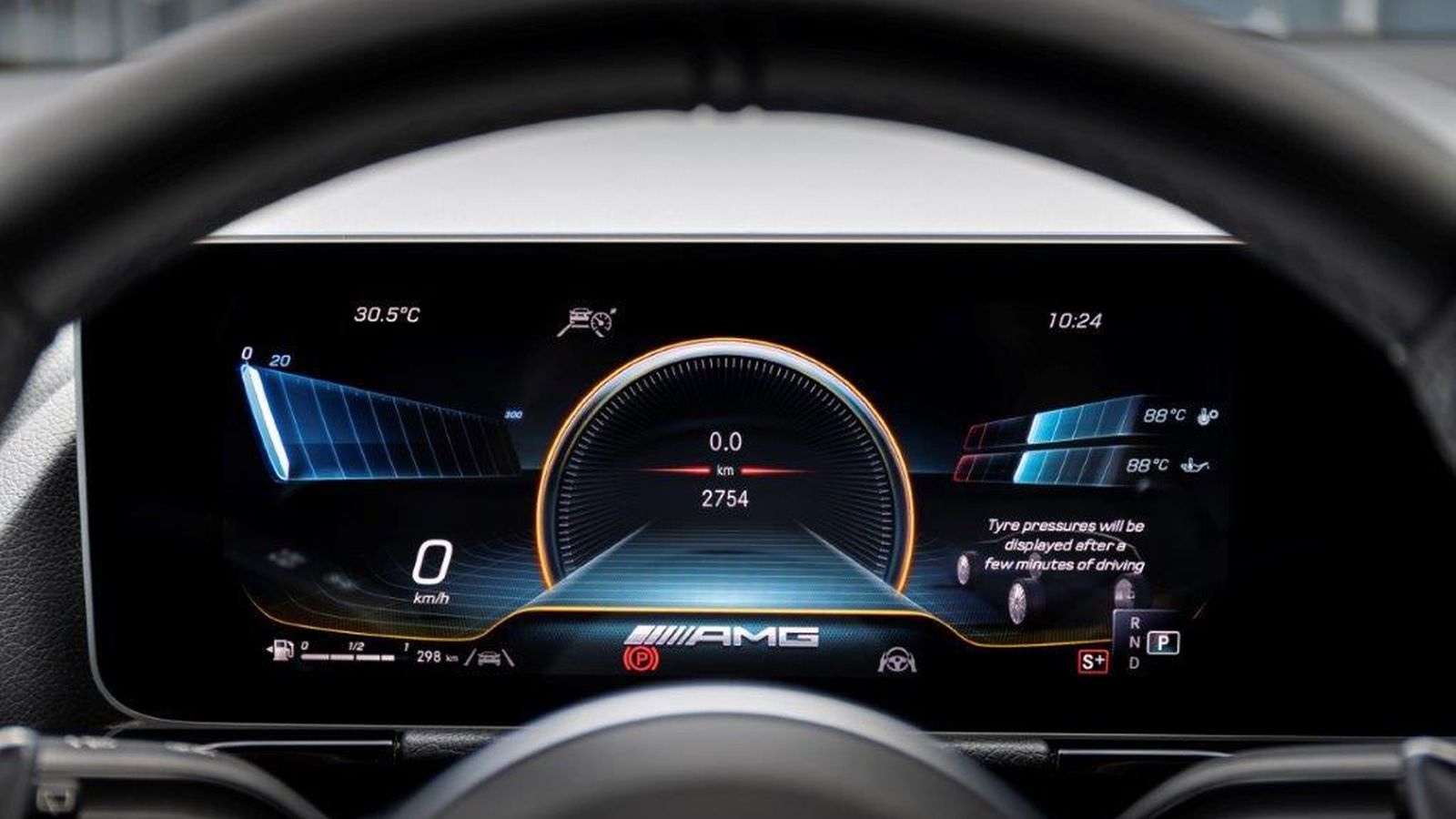 En la imagen, la instrumentación de un AMG 45, pero todos los GLA tienen pantalla tras el volante con un mínimo de 7".