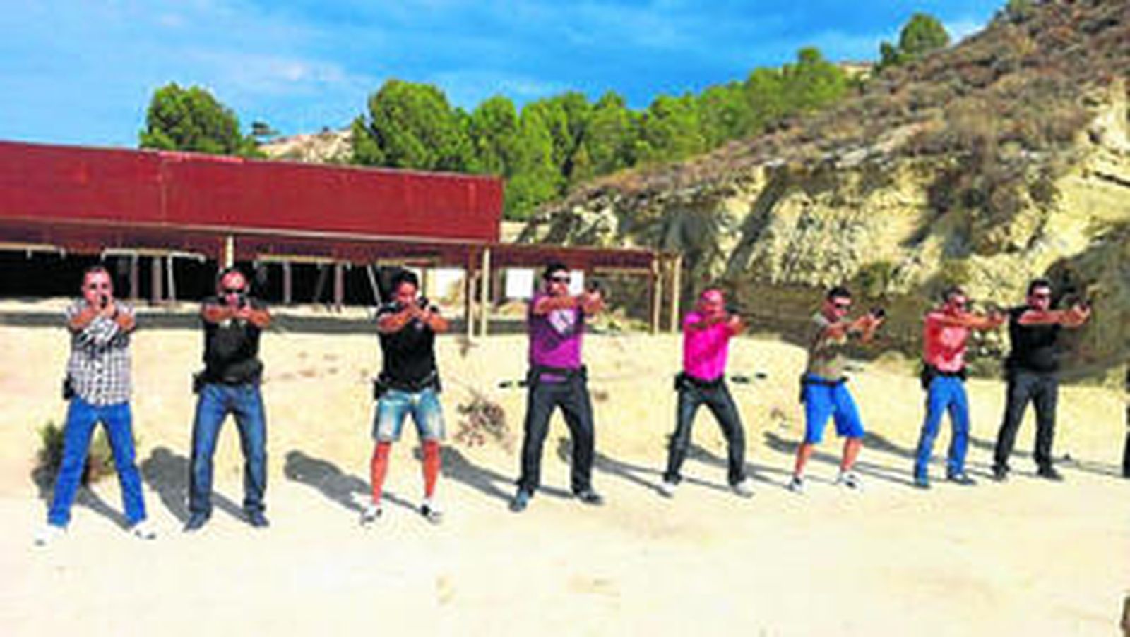 La plantilla de la Policía Local de Olula del Río recibe un curso de formación de tiro.