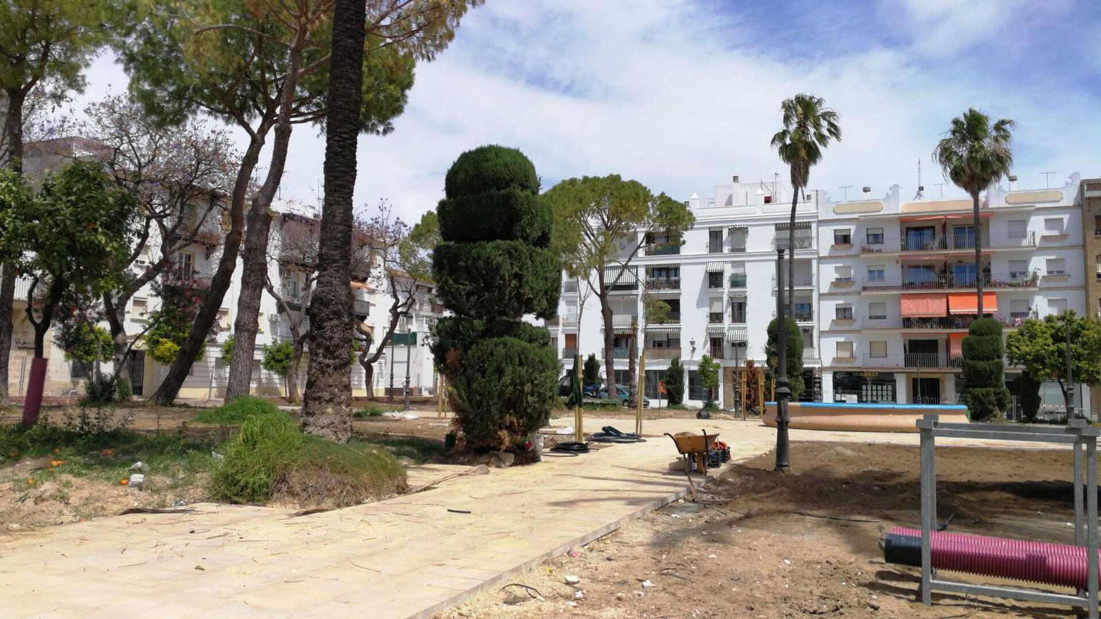 La Plaza del Polvorista, cuyos jardines están todavía sin terminar.