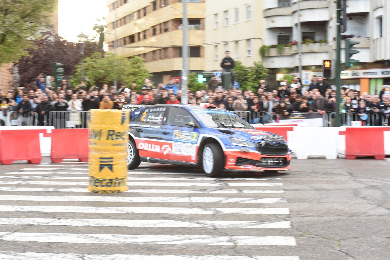 Las mejores fotos del espectacular tramo urbano del Rallye Sierra Morena 2025