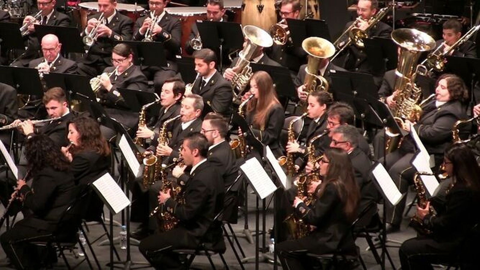 Una de las actuaciones de la Banda Maestro Dueñas en el teatro municipal Pedro Muñoz Seca.