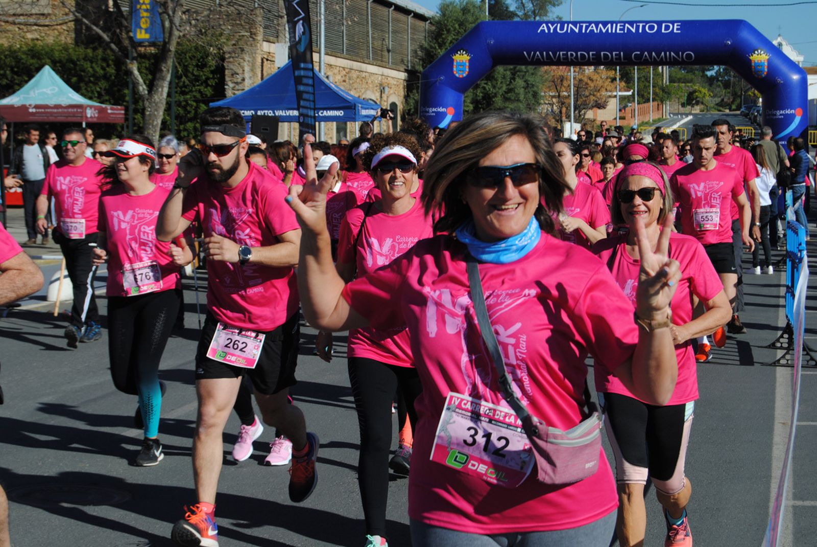 Salida de la IV Carrera de la Mujer de Valverde del Camino.