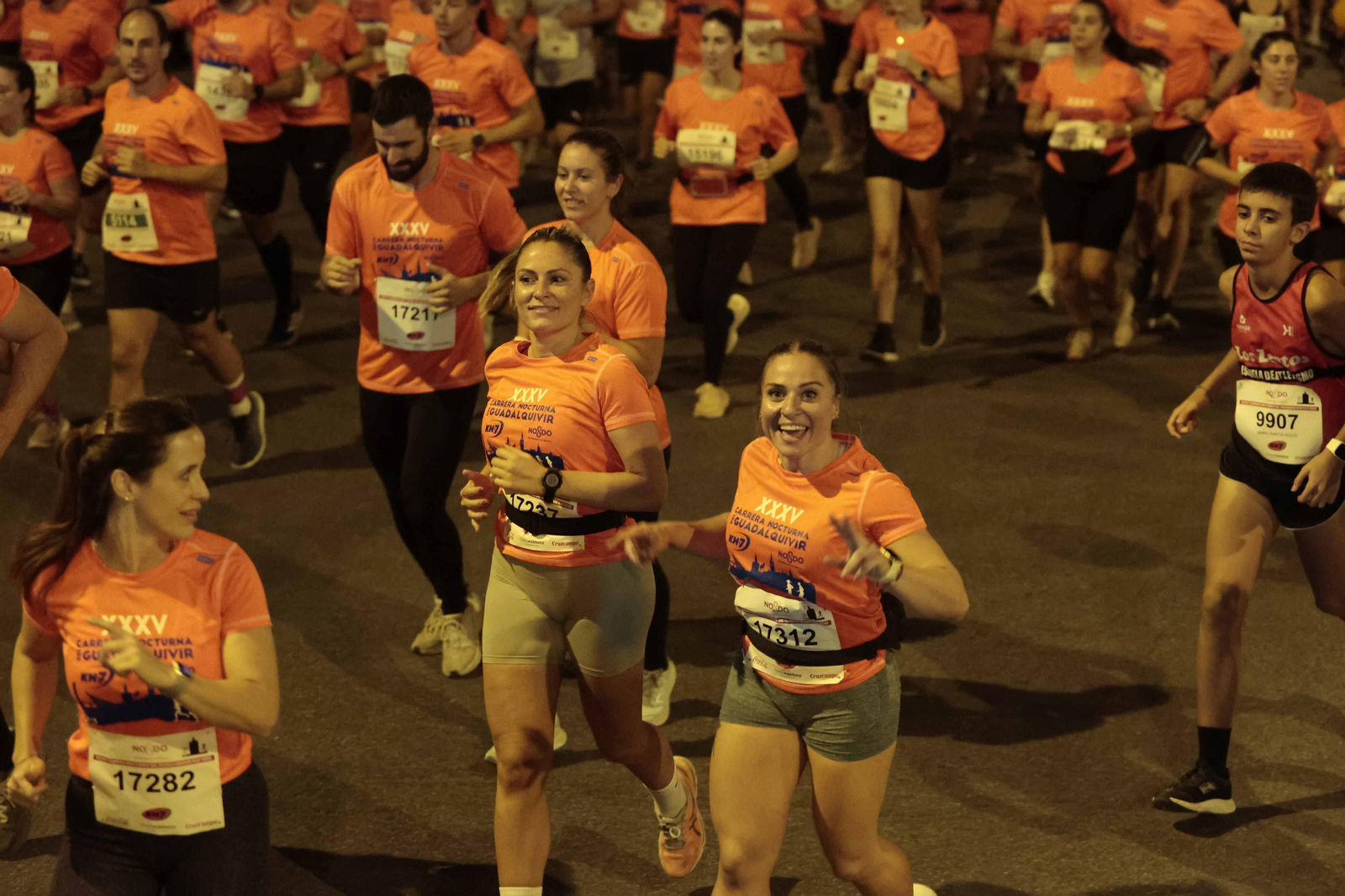 Búscate en las fotos de la Carrera Nocturna