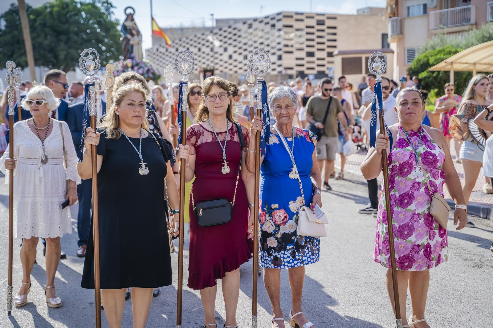 La procesión de la Virgen del Carmen y Santa Ana pone el broche final a las fiestas del Puerto de Roquetas