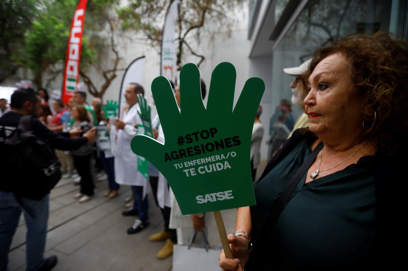 La concentración contra las agresiones al personal sanitario en el centro de salud Lucano