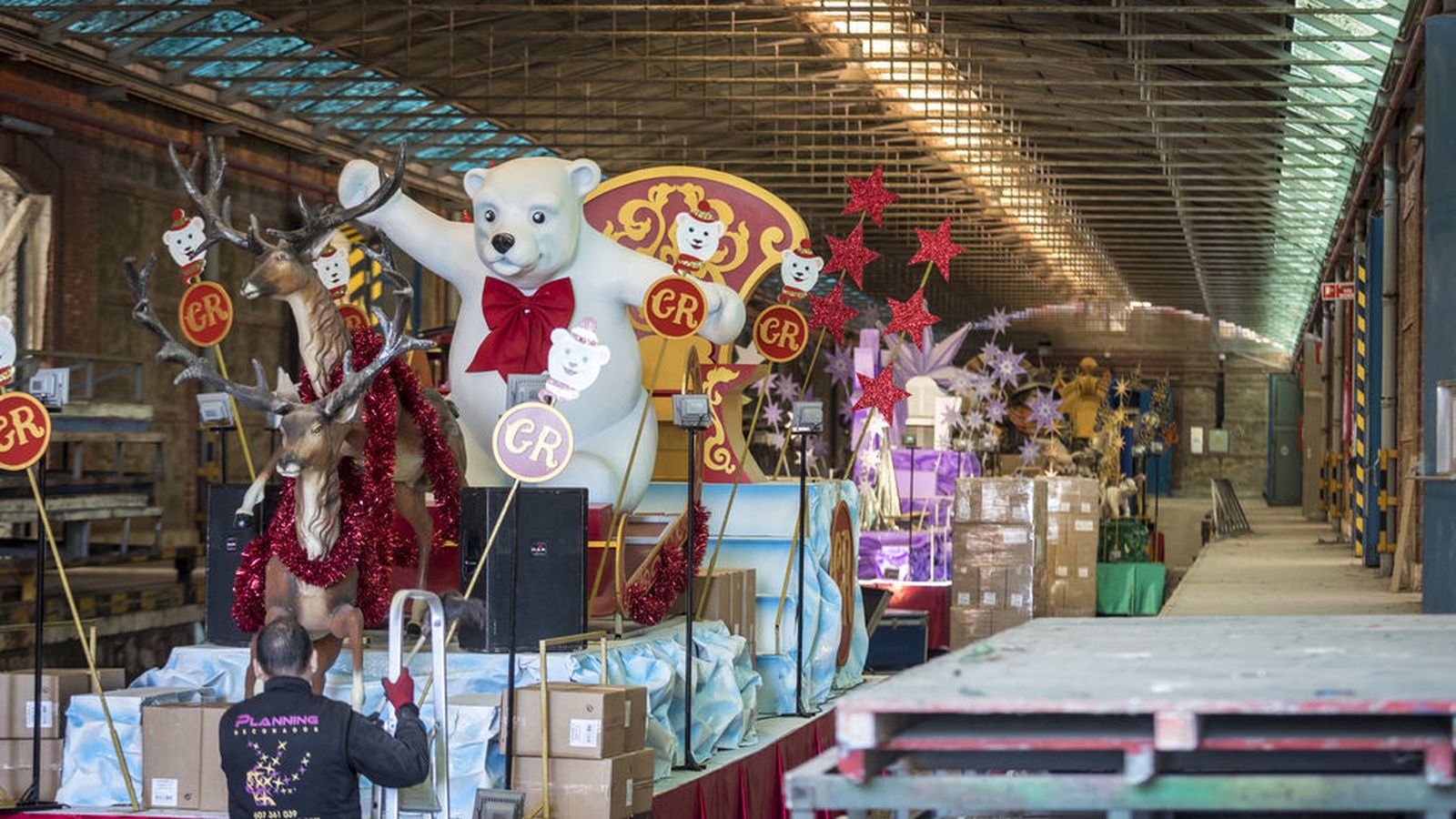 Preparativos de las carrozas de la Cabalgata de Reyes Magos 2019
