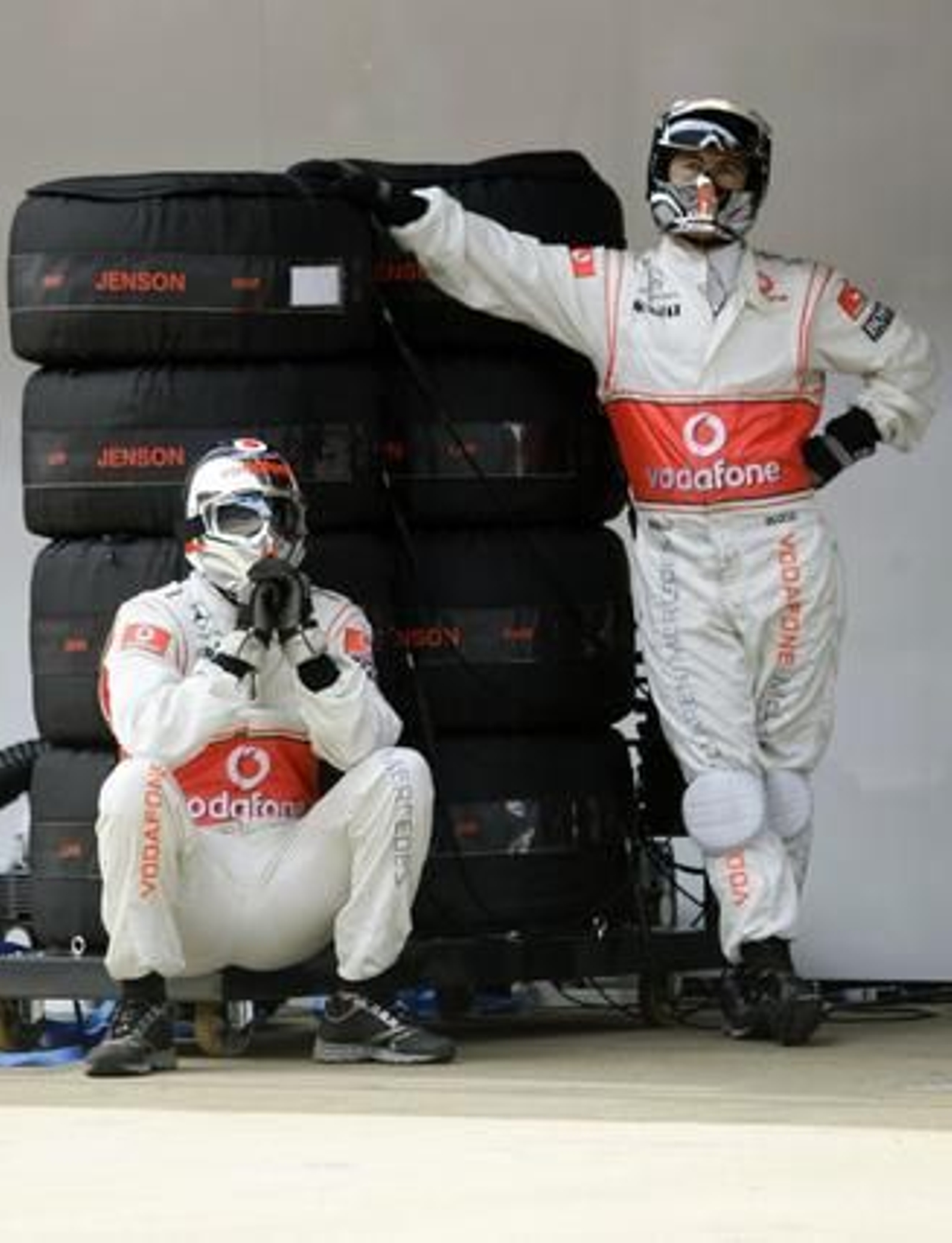 Fernando Alonso queda segundo en un Gran Premio dominado de principio a fin por el piloto de Red Bull Mark Webber. / Reuters