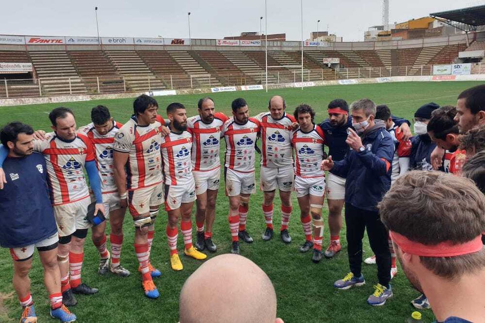 URA Playcar sube el primero de los cinco peldaños finales (35-3)