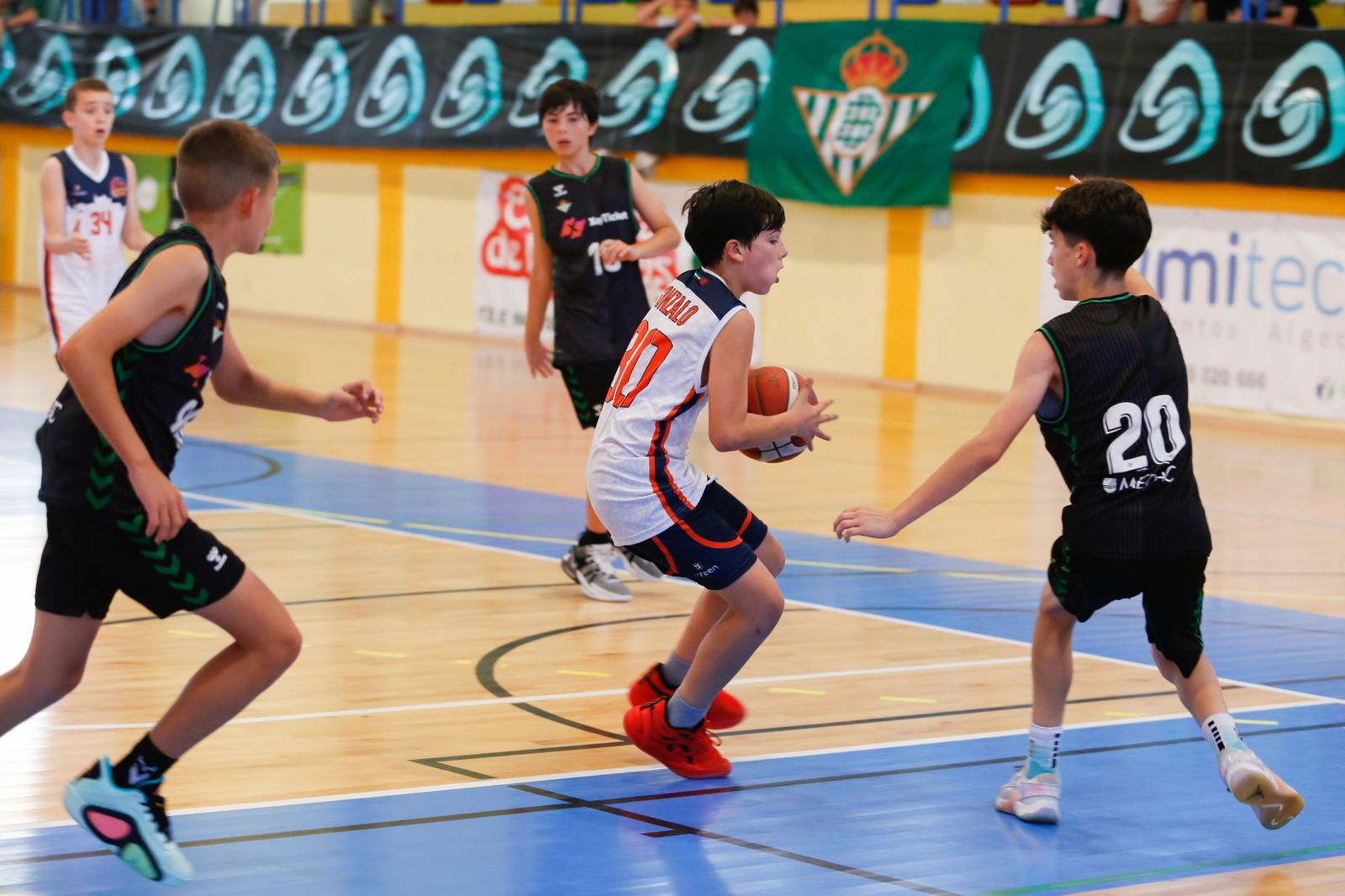 Las fotos de la penúltima jornada del Cadeba mini-masculino de La Línea
