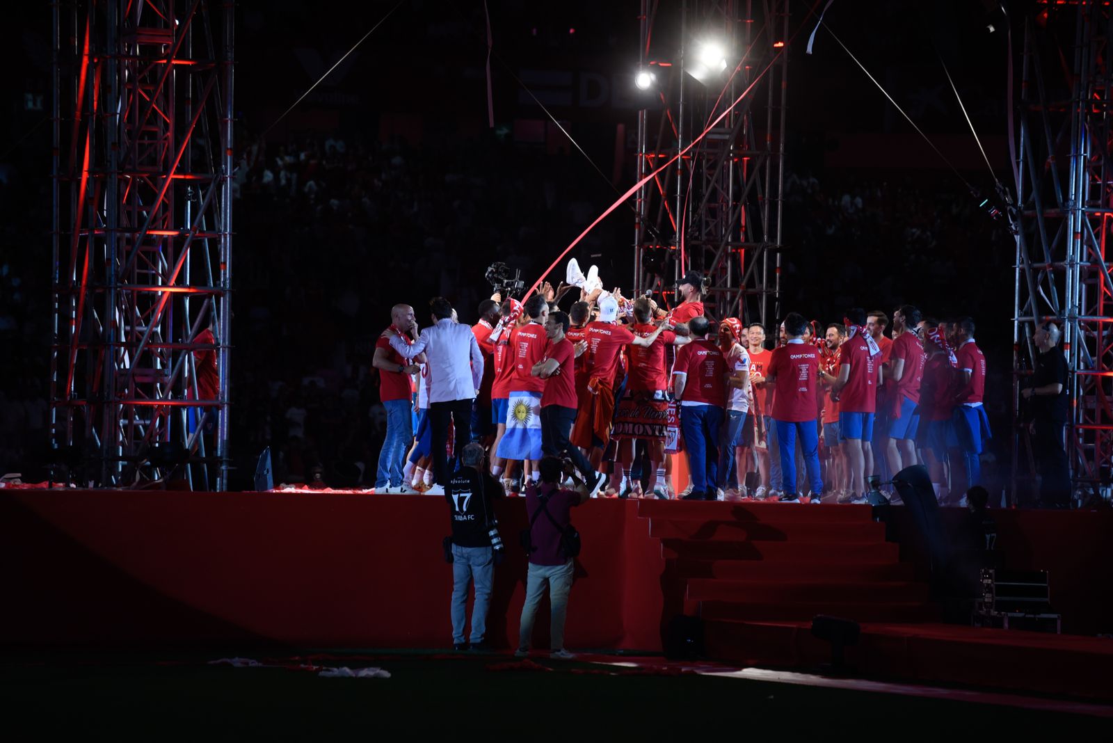 La celebración del Sevilla en el Ramón Sánchez-Pizjuán, en imágenes