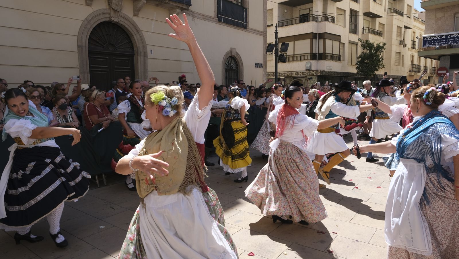 Imágenes de la ofrenda floral a la Virgen del Mar. Feria de Almería 2022