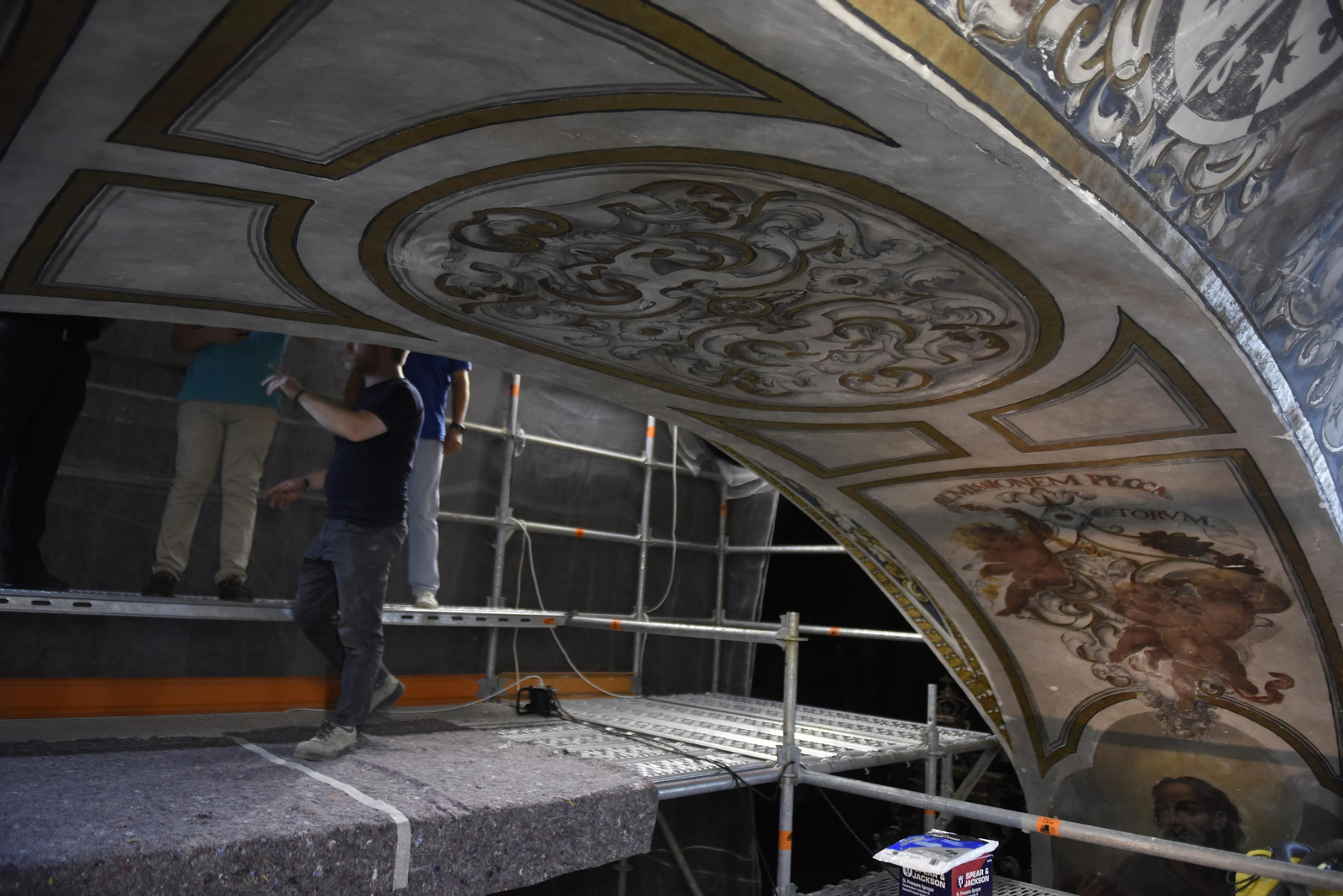 Todas las imágenes de la restauración de las pinturas en la Parroquia de la Magdalena