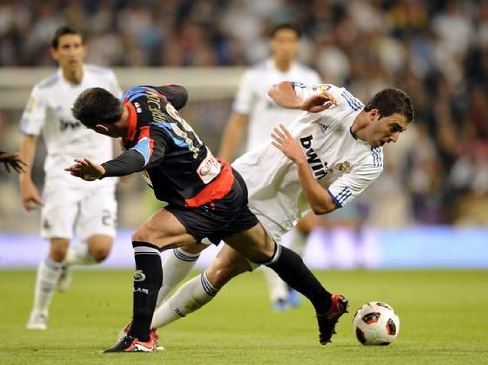 El Real Madrid golea 6-1 al Racing en casa con cuatro goles de Ronaldo. / AFP