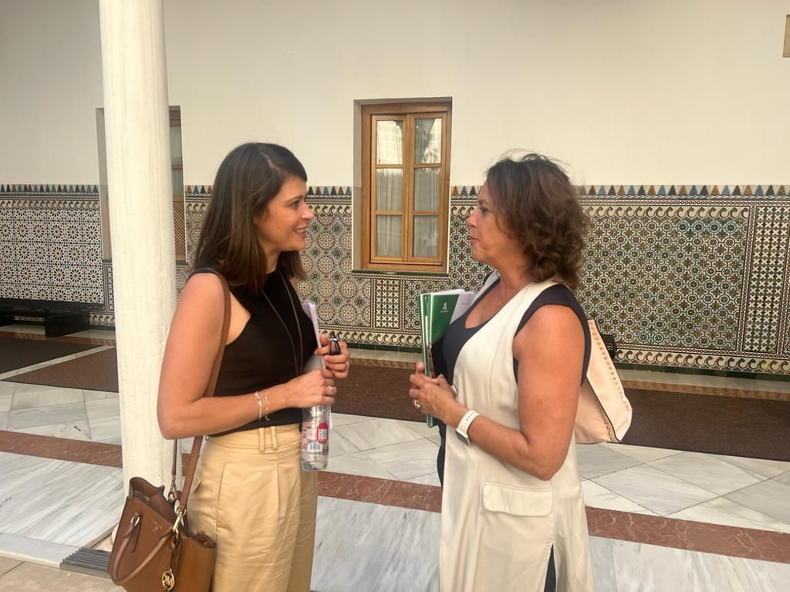 Ángeles Martínez con la consejera de Salud, Catalina García. Ángeles Martínez con la consejera de Salud, Catalina García.