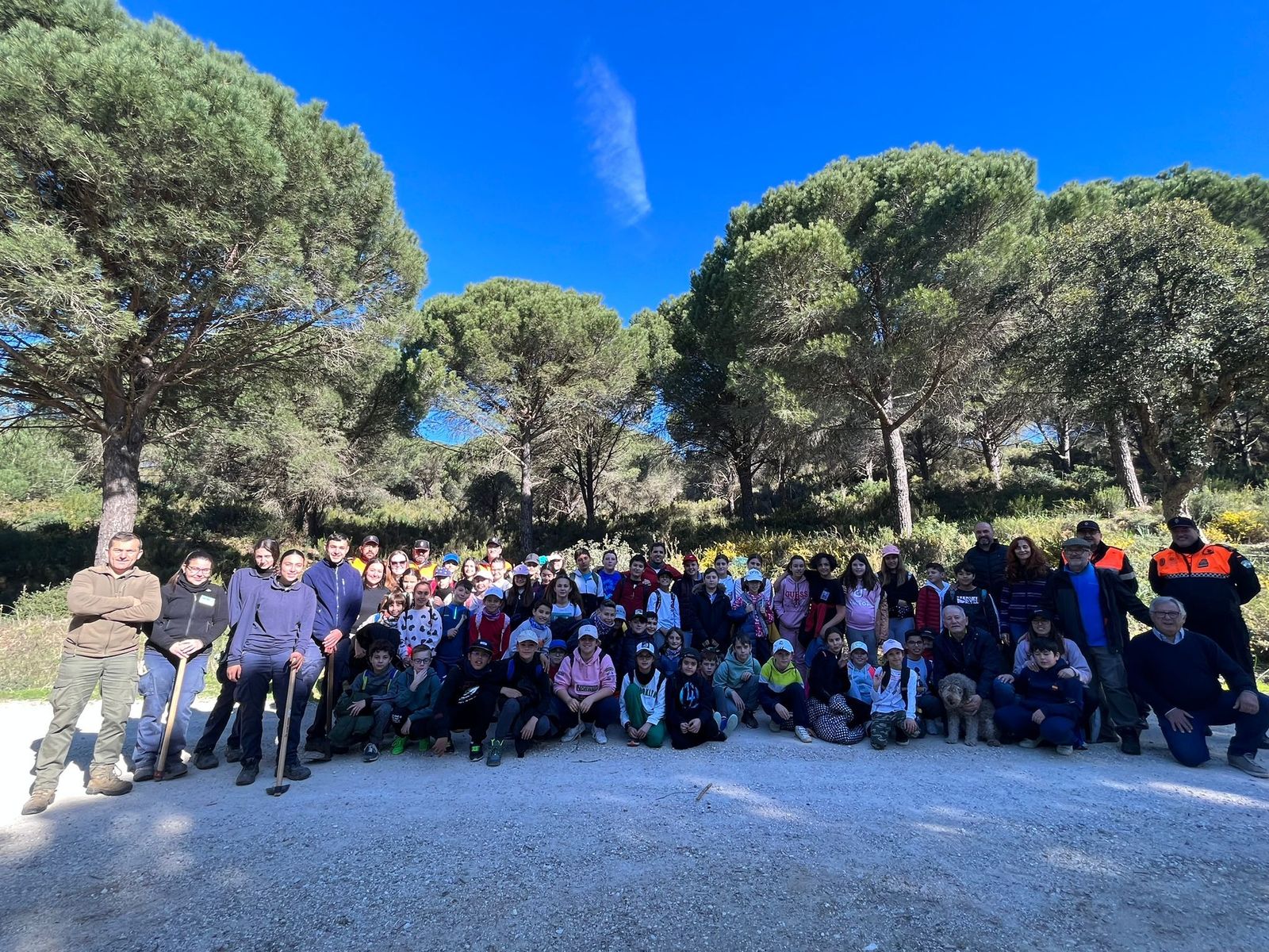 Foto de familia de la jornada de siembra de alcornoques