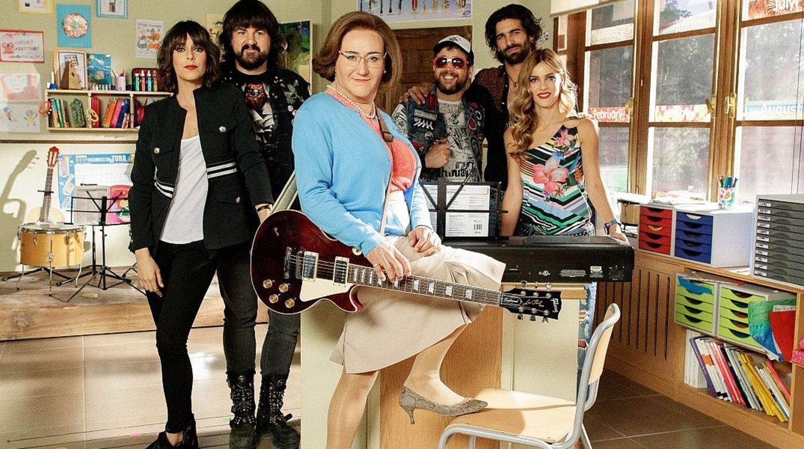 Los protagonistas, con Carlos Santos como Avelina (centro, con la guitarra).