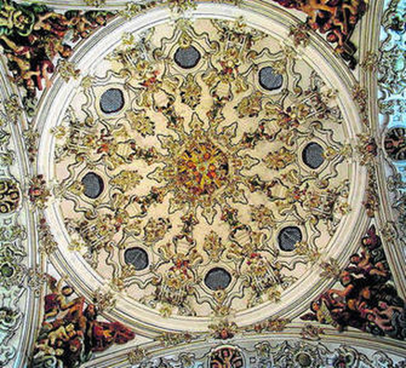 Bóveda barroca en la Iglesia de los Descalzos de Écija.