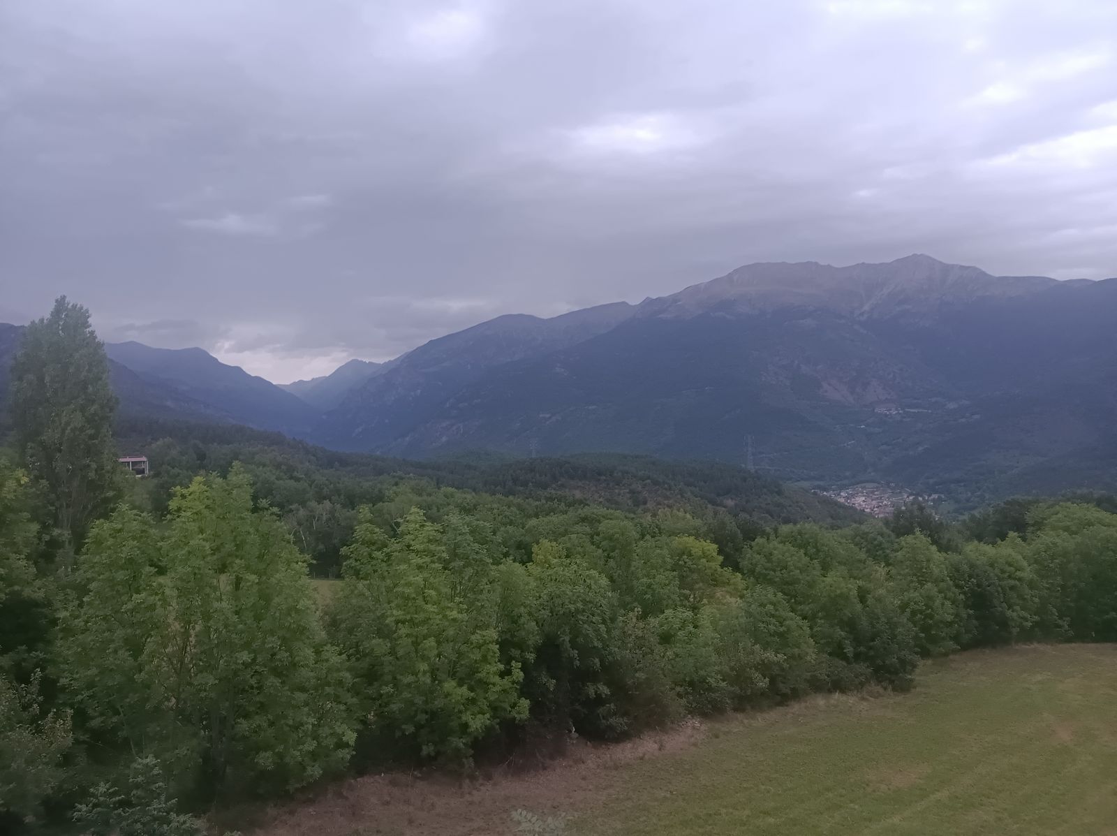 Tendremos unas bonitas panorámicas de las montañas próximas.
