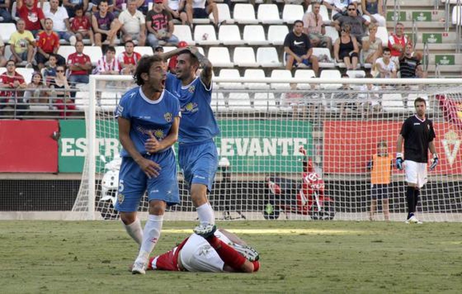 El Almería sale victorioso de la Nueva Condomina (0-2). / Fran Leonardo