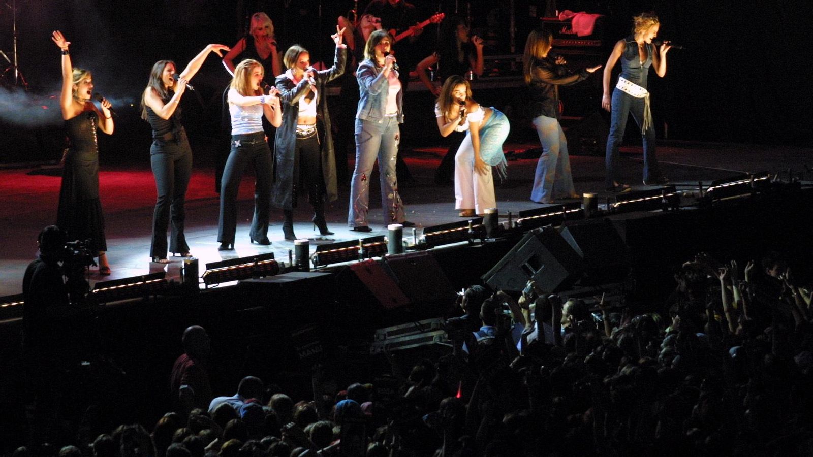 Actuación de Rosa, con su coro.