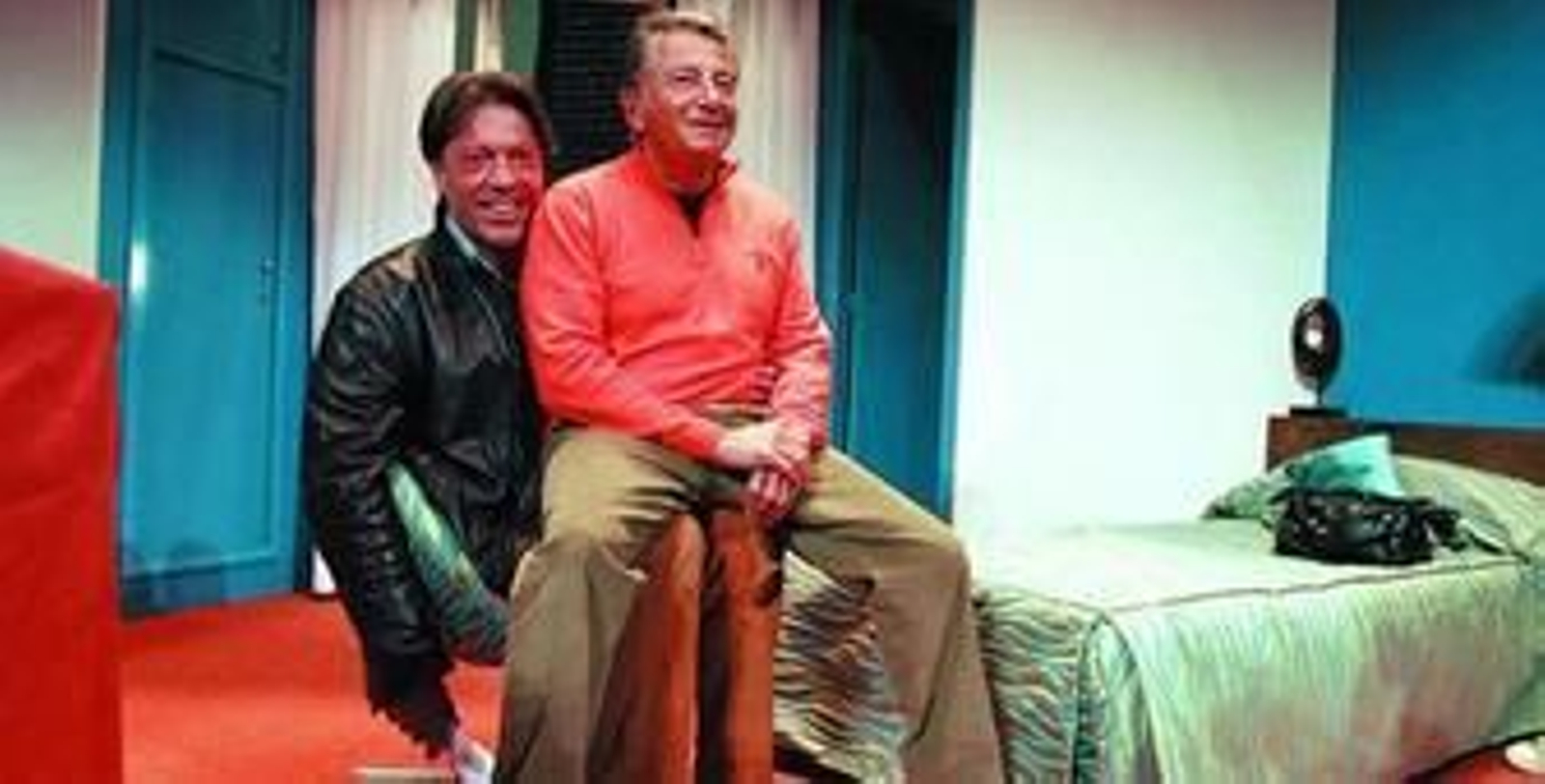 Ramón Langa y Jaime Blanch bromean durante la presentación de la obra.