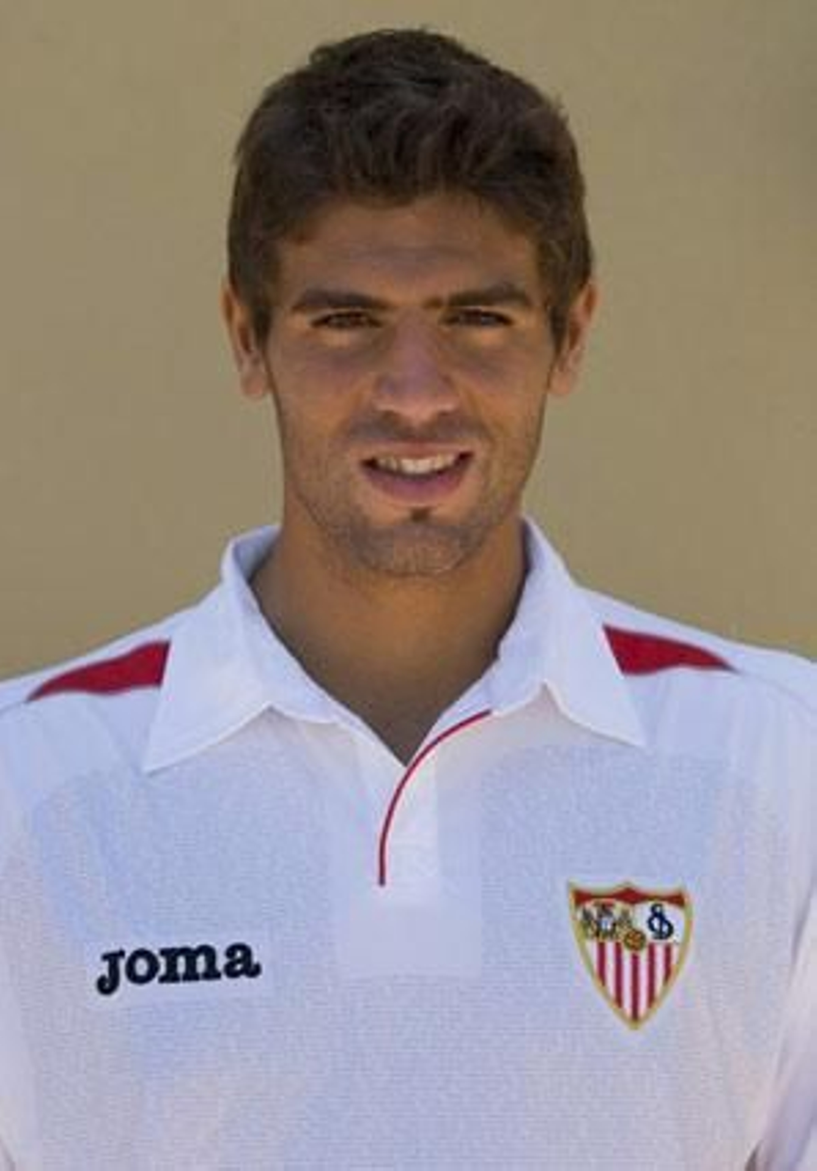 FAZIO(defensa)
Edad:22 años
Temp. en el club:4ª
Goles en 08-09:0
Contrato hasta: 2012