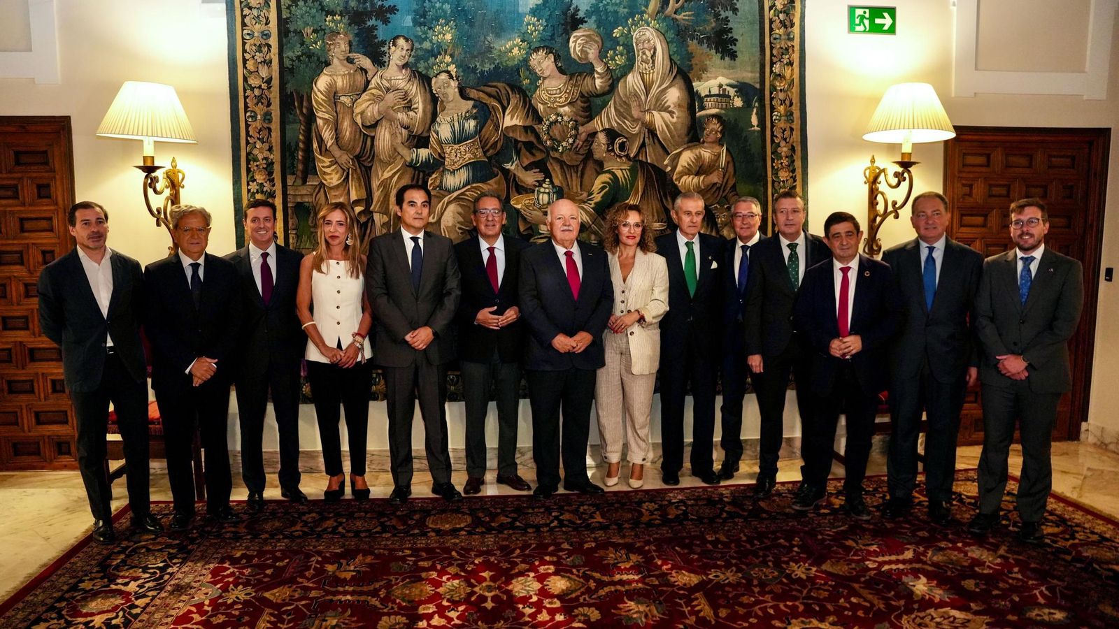 Foto de familia de los representantes de las ocho diputaciones de Andalucía en el foro de EP