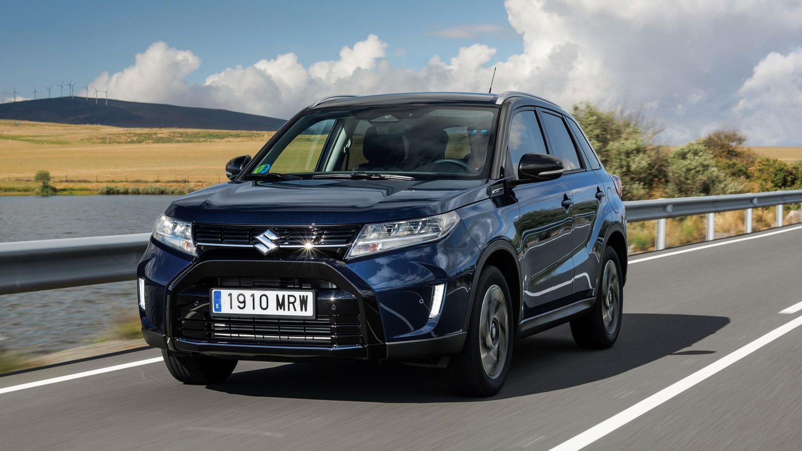 Las principales modificaciones en el aspecto del Suzuki Vitara están en la parte frontal y afectan tanto a parrilla como faros.