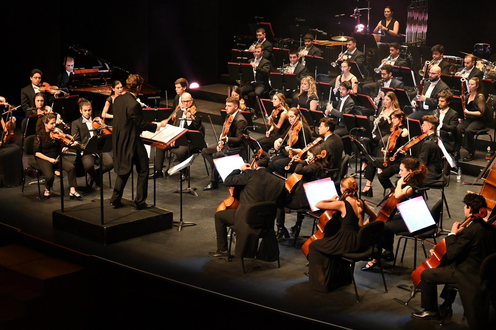 La Royal Film Concert Orchestra ofreció un fascinante repertorio de bandas sonoras en Roquetas de Mar.