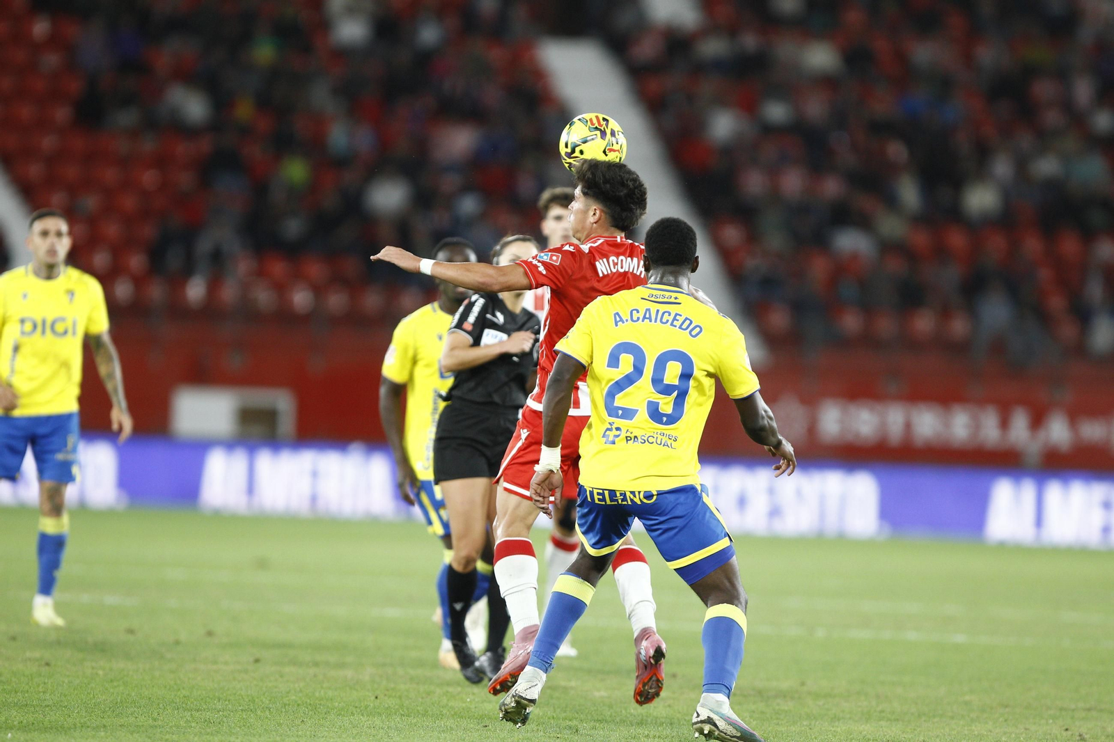 El partido U.D. Almería-Cádiz C.F. en imágenes