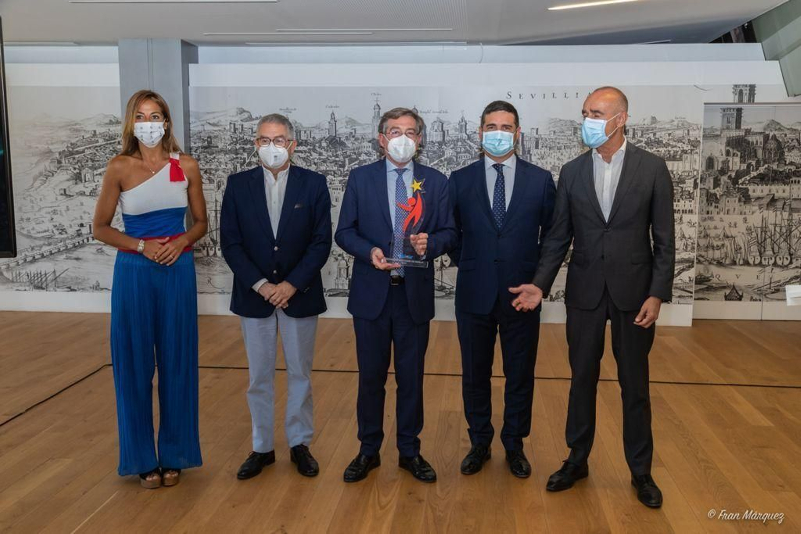 Entrega del Premio Globotur al Valor Turístico a Rafael Carmona, presidente de la Autoridad Portuaria.