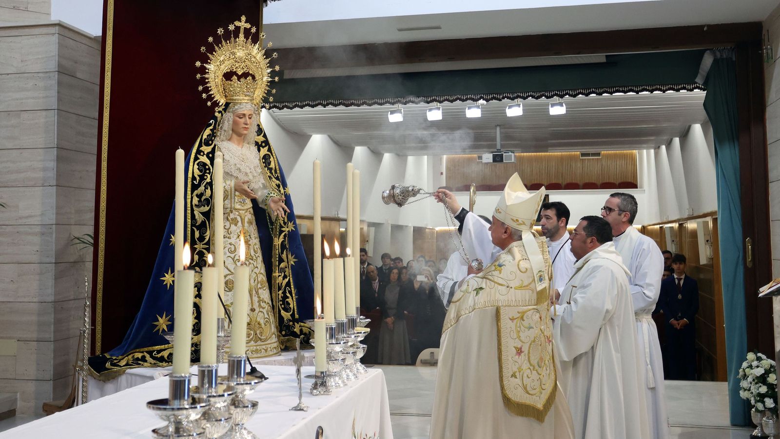Imágenes de la bendición de María Santísima de los Enfermos y Reina de Todos los Santos