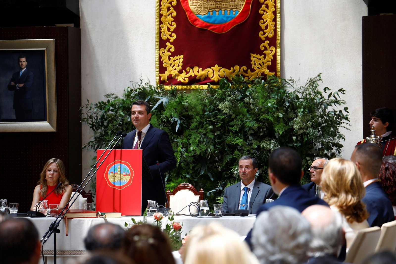 La investidura del alcalde de Córdoba, José María Bellido, en imágenes