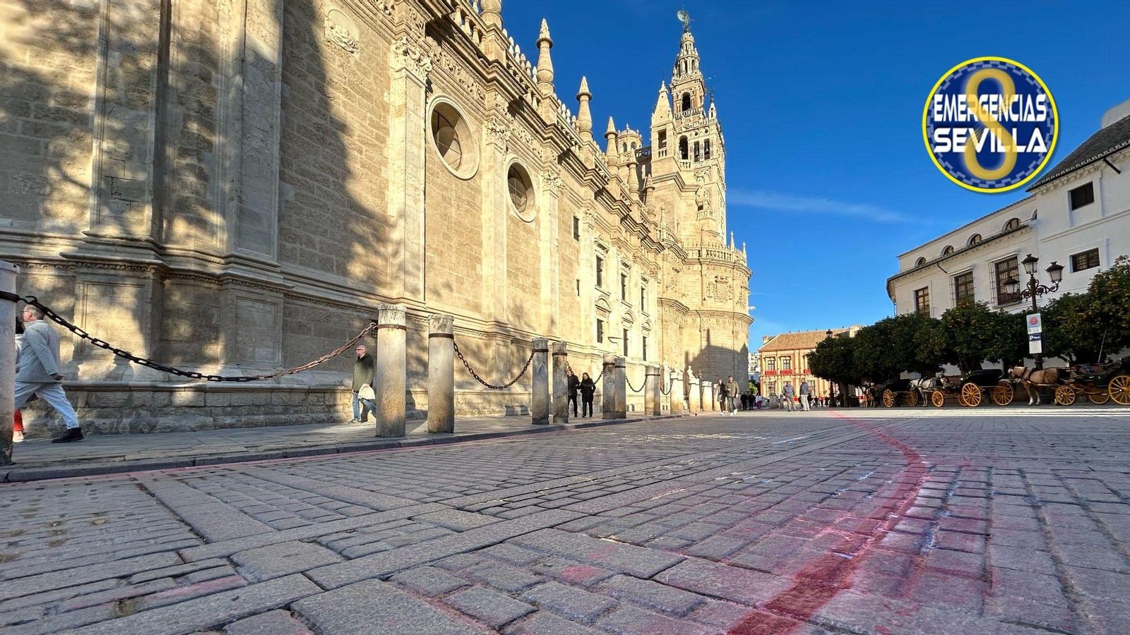 Lineas rojas en las calles del centro de Sevilla para la Magna