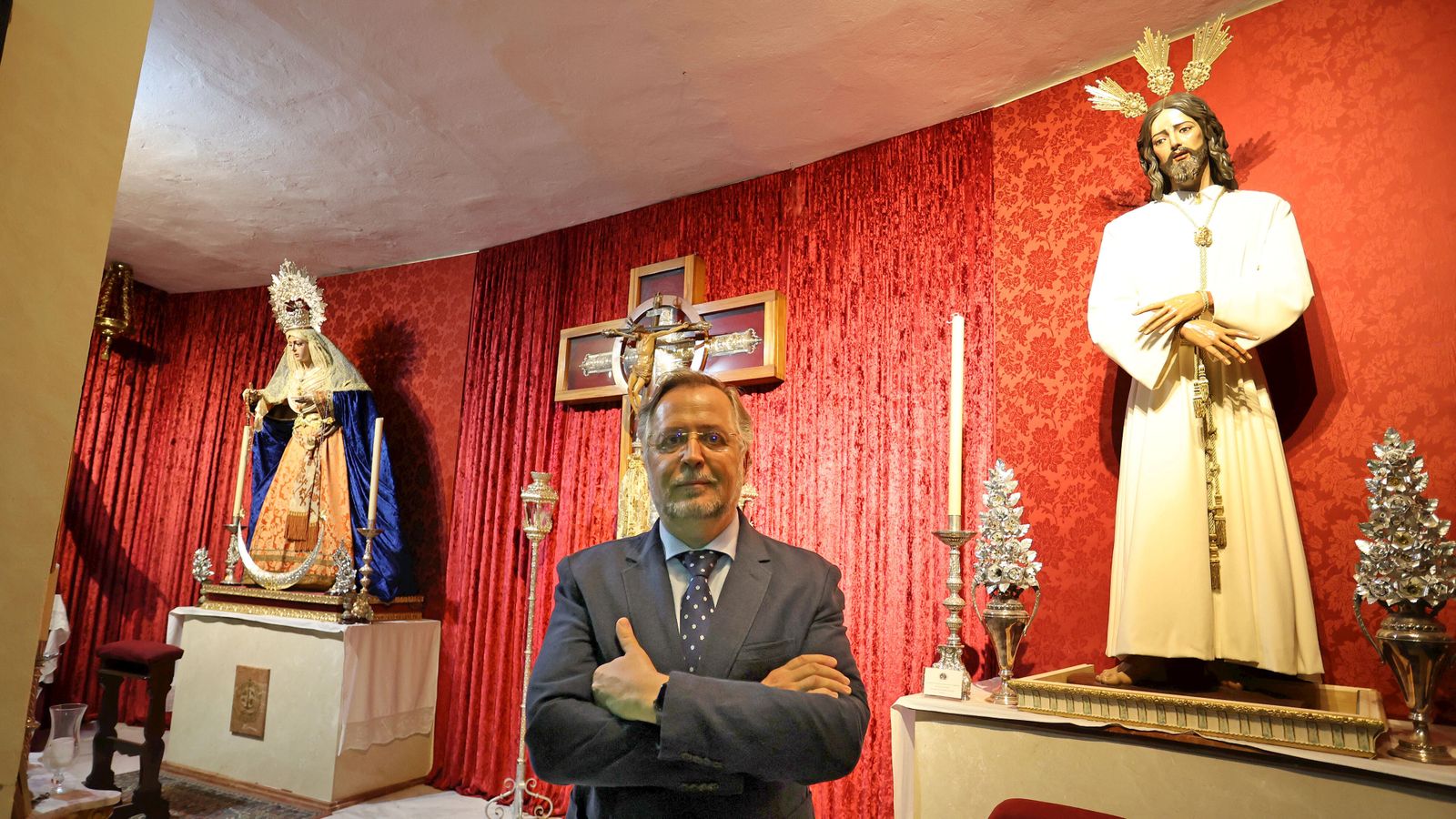 Juan Manuel Pina junto a los titulares de la hermandad de la Redención en el Santuario de Mª Auxiliadora.