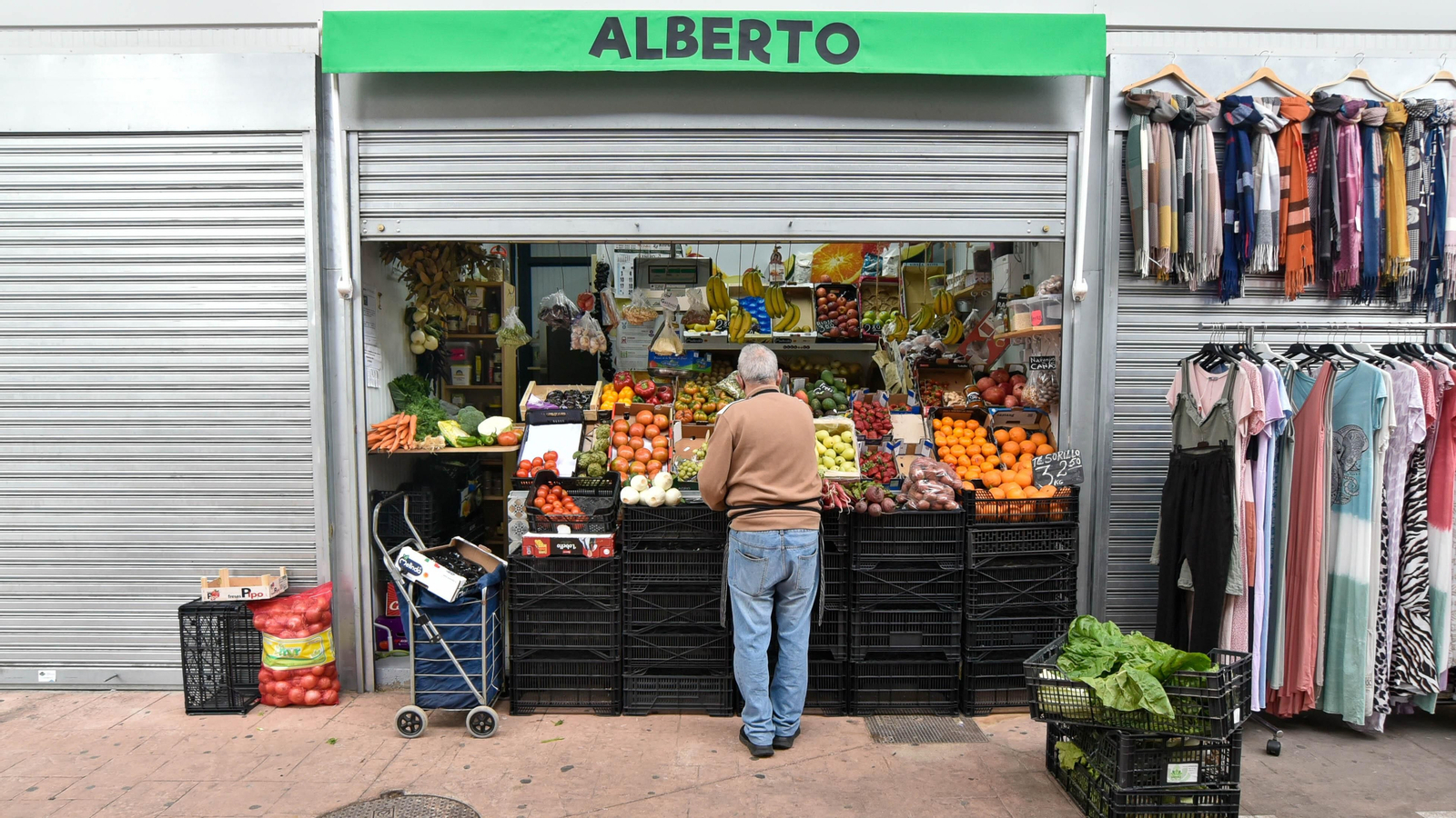 Los mercados de abasto de Algeciras y La Línea tras diez dias  de paros en el transporte