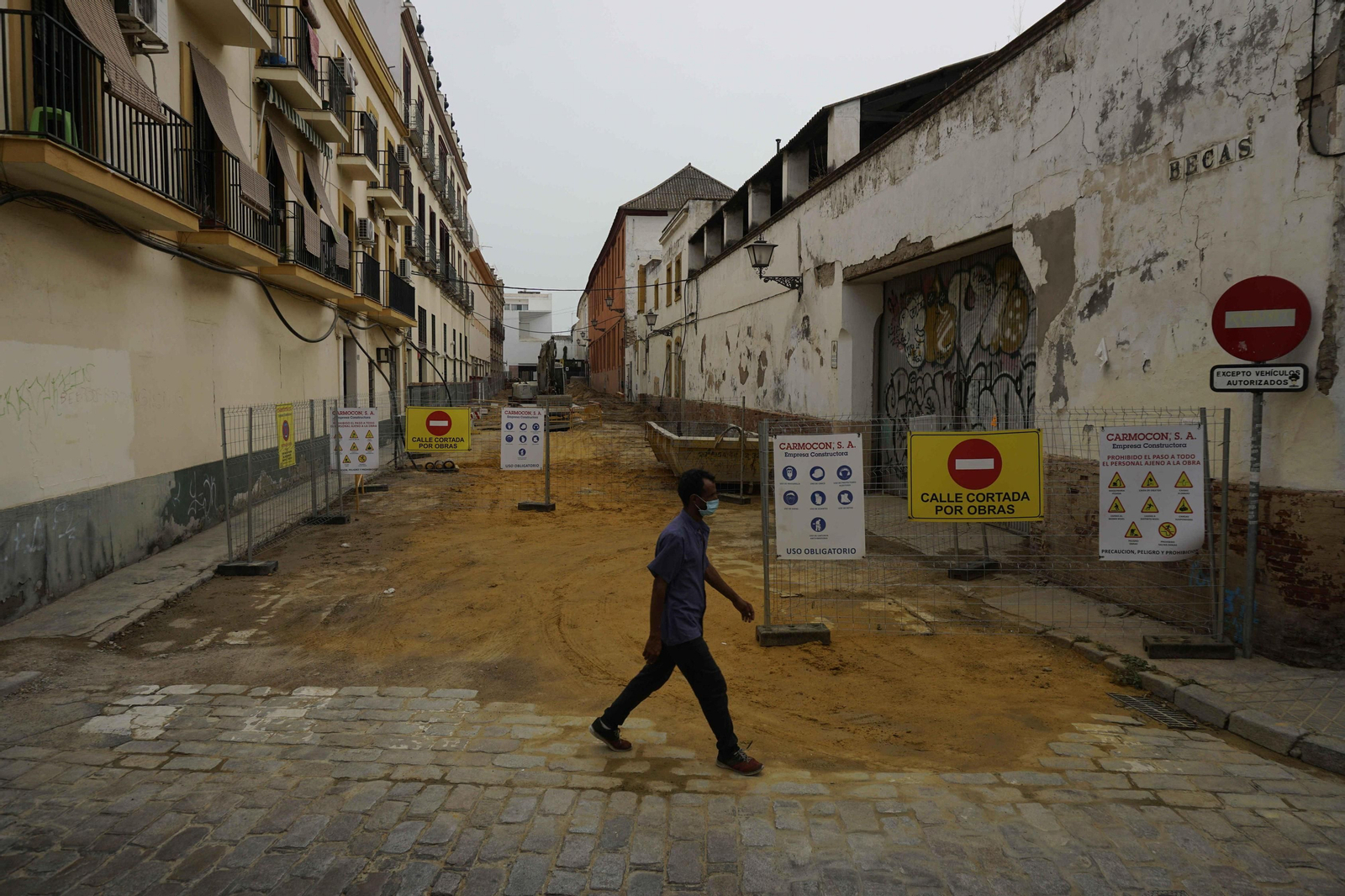La calle Becas, en el entorno de la Alameda de Hércules, que se encuentra actualmente en obras.