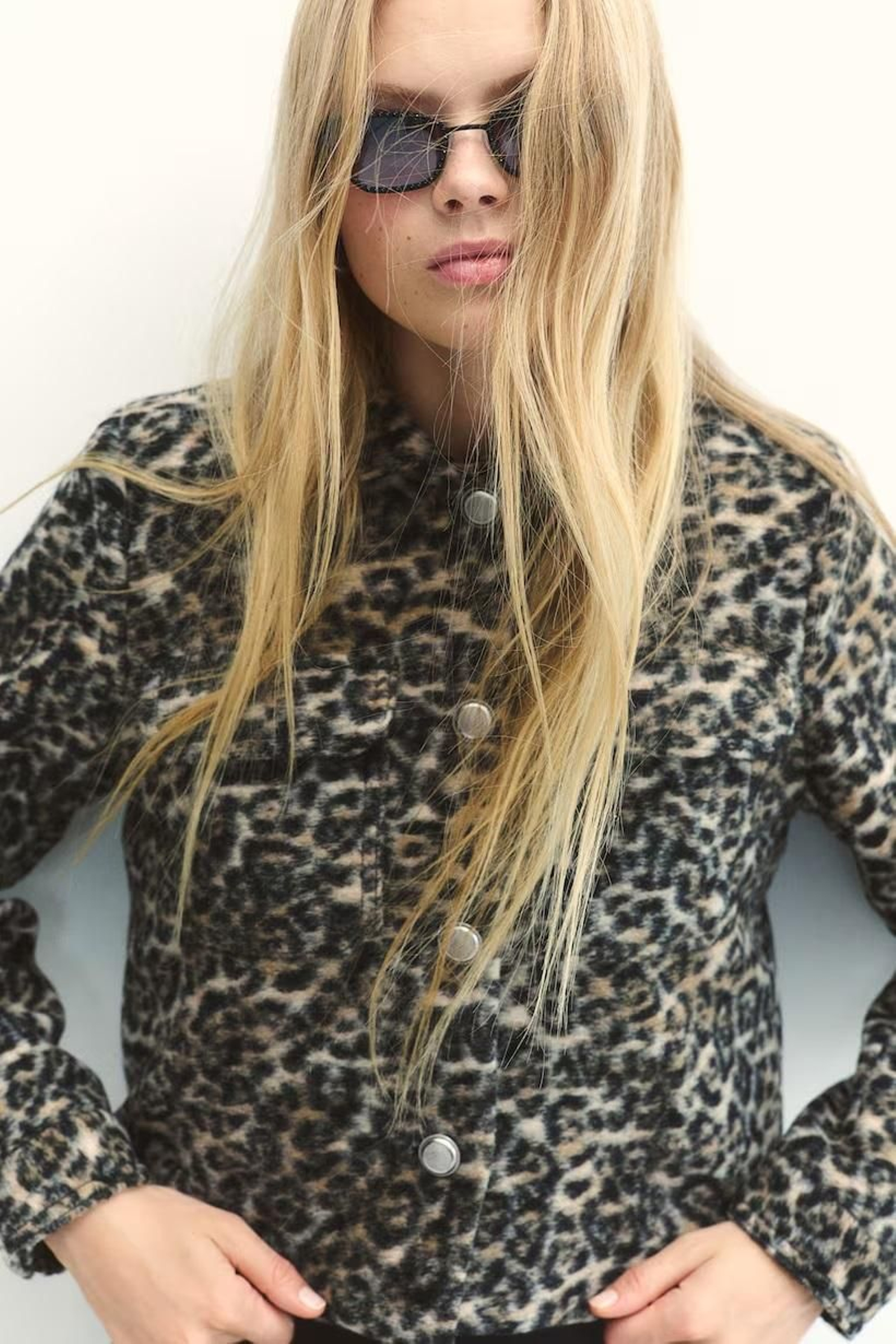 La chaqueta estampada más chic y versátil de la temporada