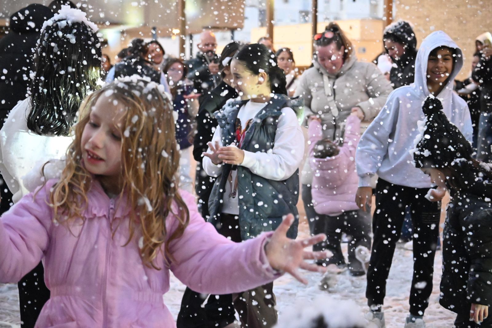 Las mejores fotografías de la nevada en el barrio de La Hispanidad