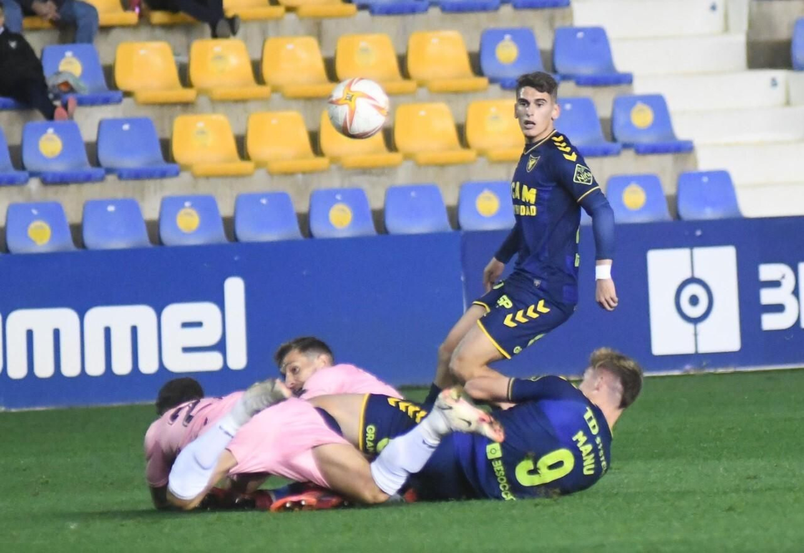 Las fotos del UCAM Murcia - Real Balompédica (1-0)